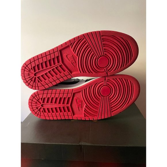 Nike Air Jordan 1 Low - Bred Toe - Picture 7 of 8